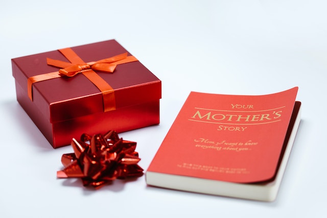 Gift suggestions for the book lover on your list | Here & Now